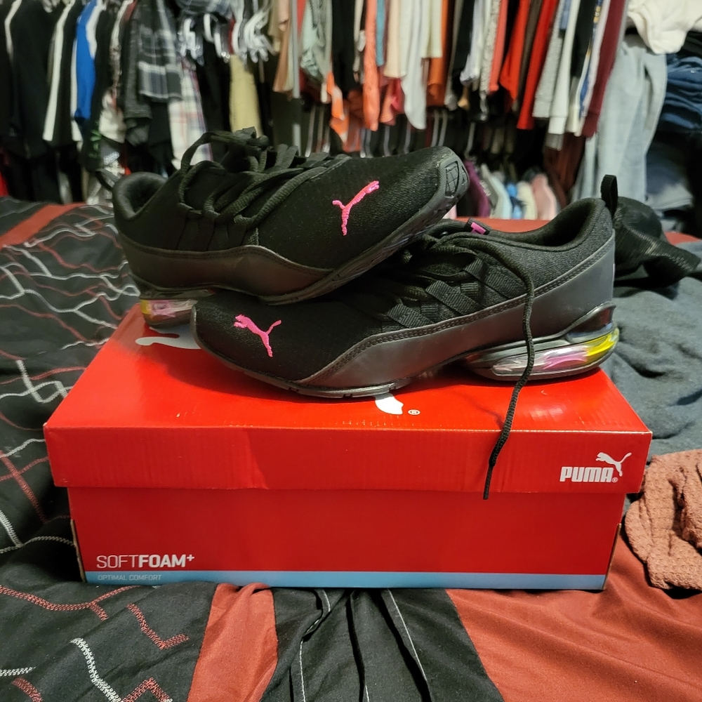 Black puma shoes